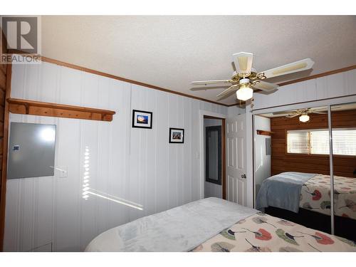 36 Lakeshore Drive, Vernon, BC - Indoor Photo Showing Bedroom