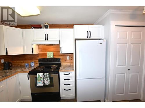 36 Lakeshore Drive, Vernon, BC - Indoor Photo Showing Kitchen