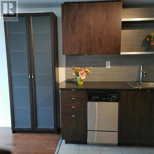 201 - 33 Lombard Street, Toronto, ON - Indoor Photo Showing Kitchen