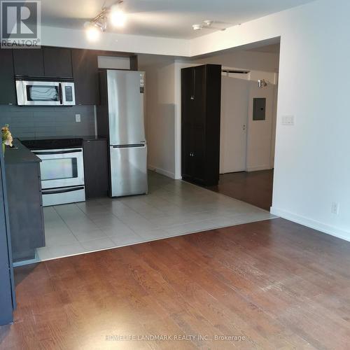 201 - 33 Lombard Street, Toronto, ON - Indoor Photo Showing Kitchen