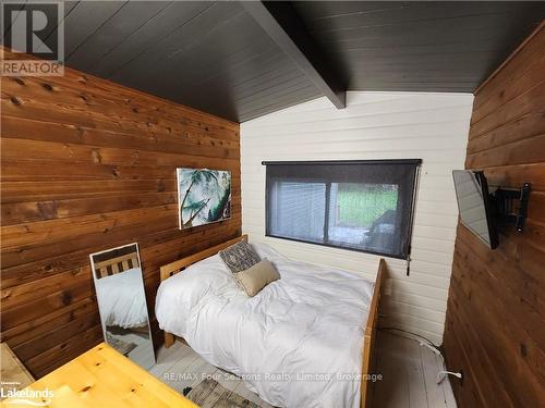 209342 26, Blue Mountains (Blue Mountain Resort Area), ON - Indoor Photo Showing Bedroom