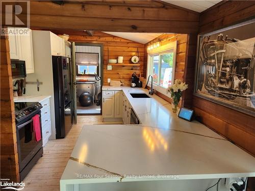 209342 26, Blue Mountains (Blue Mountain Resort Area), ON - Indoor Photo Showing Kitchen