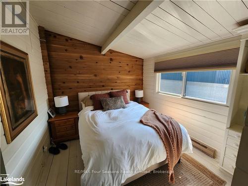 209342 26, Blue Mountains (Blue Mountain Resort Area), ON - Indoor Photo Showing Bedroom