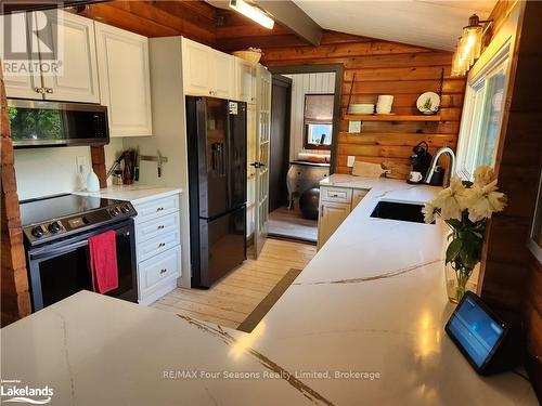 209342 26, Blue Mountains (Blue Mountain Resort Area), ON - Indoor Photo Showing Kitchen