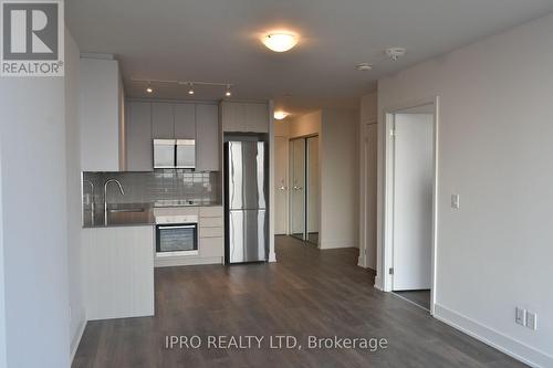 404 - 297 Oak Walk Drive, Oakville, ON - Indoor Photo Showing Kitchen