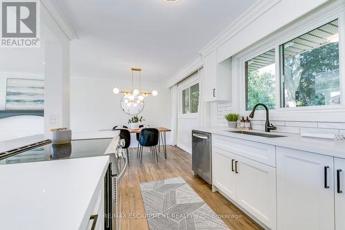 33 Sewell Drive, Oakville, ON - Indoor Photo Showing Kitchen