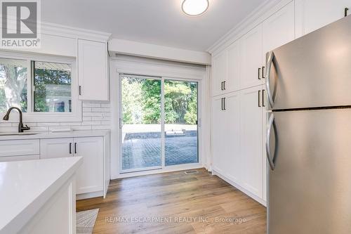 33 Sewell Drive, Oakville, ON - Indoor Photo Showing Kitchen