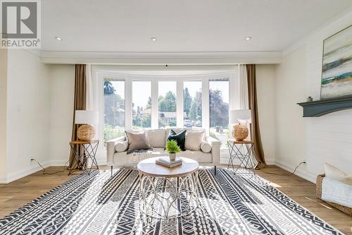 33 Sewell Drive, Oakville, ON - Indoor Photo Showing Living Room