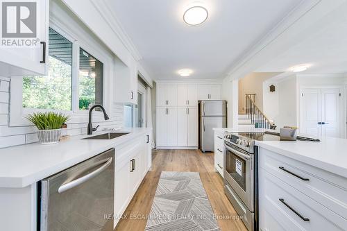 33 Sewell Drive, Oakville, ON - Indoor Photo Showing Kitchen With Stainless Steel Kitchen With Upgraded Kitchen