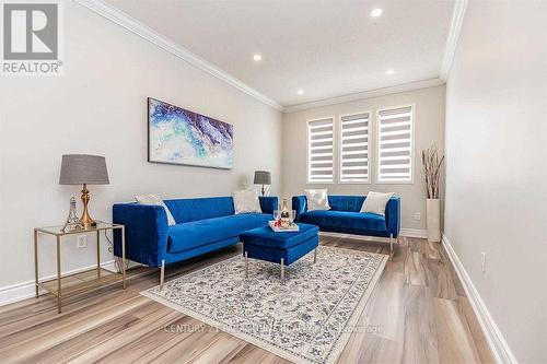 28 Blairwood Court, Brampton, ON - Indoor Photo Showing Living Room