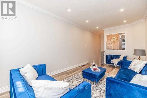 28 Blairwood Court, Brampton, ON - Indoor Photo Showing Living Room