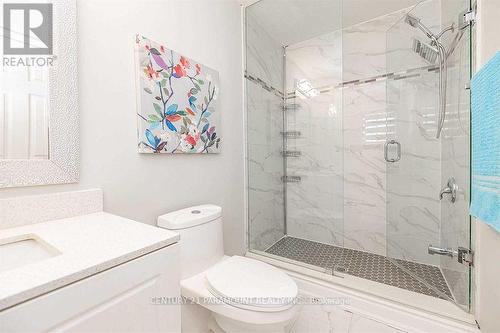 28 Blairwood Court, Brampton, ON - Indoor Photo Showing Bathroom