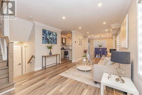 28 Blairwood Court, Brampton, ON - Indoor Photo Showing Living Room