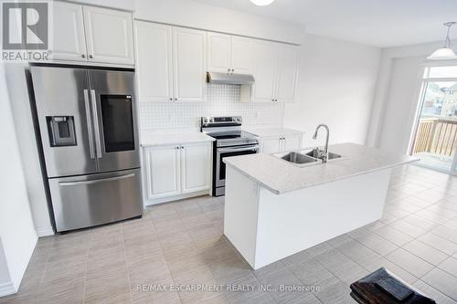 13 Cahill Drive, Brantford, ON - Indoor Photo Showing Kitchen With Upgraded Kitchen