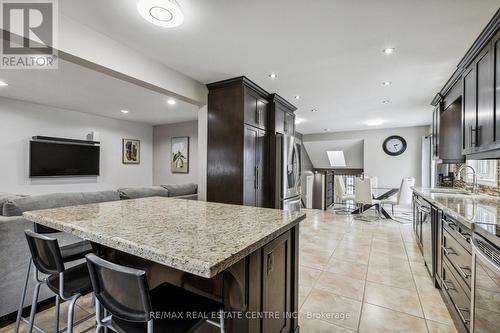 20 Waxwing Crescent, Guelph, ON - Indoor Photo Showing Kitchen With Upgraded Kitchen