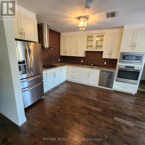 34-46 Walton Street, Port Hope, ON - Indoor Photo Showing Kitchen