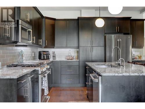 328 Providence Avenue Unit# 10, Kelowna, BC - Indoor Photo Showing Kitchen With Stainless Steel Kitchen With Upgraded Kitchen