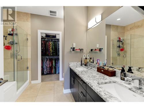 328 Providence Avenue Unit# 10, Kelowna, BC - Indoor Photo Showing Bathroom