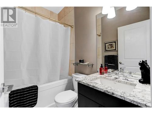 328 Providence Avenue Unit# 10, Kelowna, BC - Indoor Photo Showing Bathroom