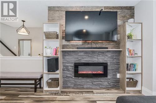 520 Pineview Gardens, Shelburne, ON - Indoor With Fireplace