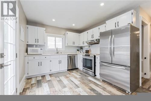 520 Pineview Gardens, Shelburne, ON - Indoor Photo Showing Kitchen With Stainless Steel Kitchen