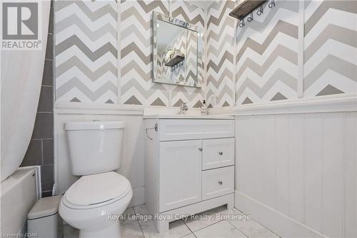 520 Pineview Gardens, Shelburne, ON - Indoor Photo Showing Bathroom