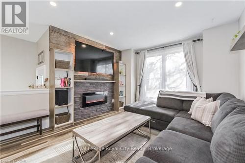 520 Pineview Gardens, Shelburne, ON - Indoor Photo Showing Living Room With Fireplace