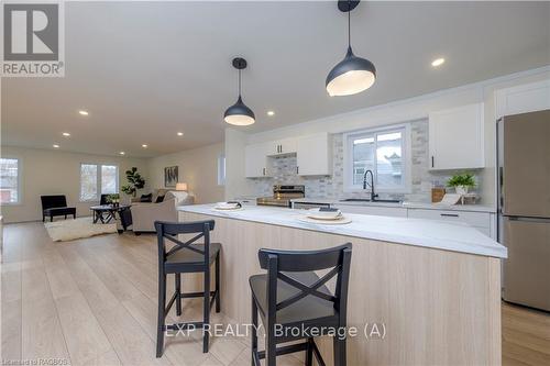 2640 9Th Avenue E, Owen Sound, ON - Indoor Photo Showing Kitchen