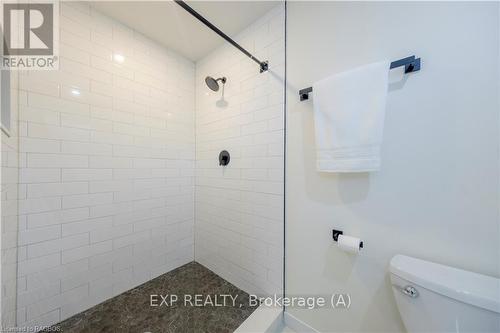 2640 9Th Avenue E, Owen Sound, ON - Indoor Photo Showing Bathroom