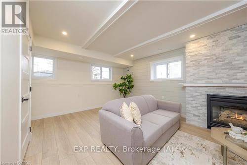 2640 9Th Avenue E, Owen Sound, ON - Indoor With Fireplace