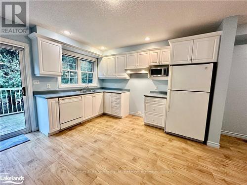 275 Hiram Street, Bracebridge (Macaulay), ON - Indoor Photo Showing Kitchen With Double Sink