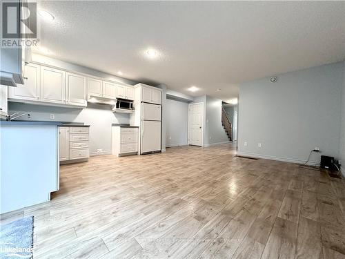 275 Hiram Street, Bracebridge (Macaulay), ON - Indoor Photo Showing Kitchen