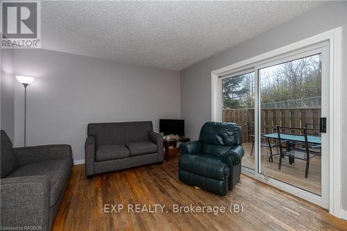 4 Lamson Crescent, Owen Sound, ON - Indoor Photo Showing Living Room