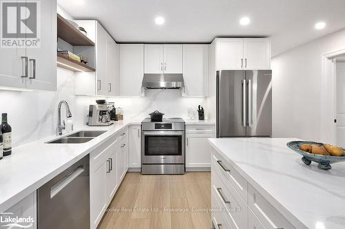 121 Dove Drive, Blue Mountains (Thornbury), ON - Indoor Photo Showing Kitchen With Stainless Steel Kitchen With Double Sink With Upgraded Kitchen