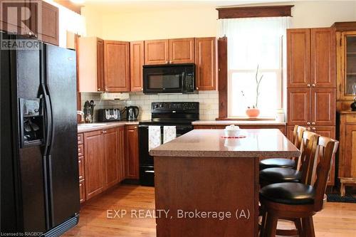 158 Kinross Street, Grey Highlands (Priceville), ON - Indoor Photo Showing Kitchen