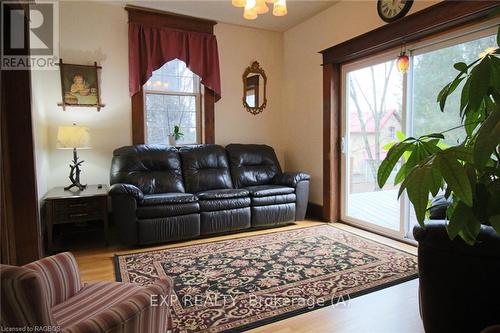 158 Kinross Street, Grey Highlands (Priceville), ON - Indoor Photo Showing Living Room