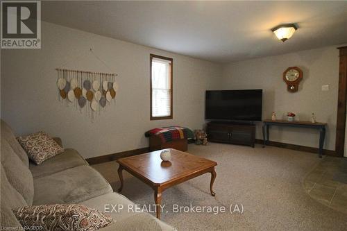 158 Kinross Street, Grey Highlands (Priceville), ON - Indoor Photo Showing Living Room