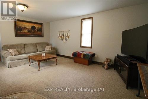 158 Kinross Street, Grey Highlands (Priceville), ON - Indoor Photo Showing Living Room