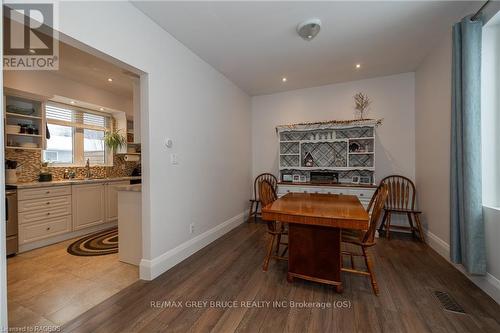 385 Princess Street, Georgian Bluffs, ON - Indoor Photo Showing Dining Room