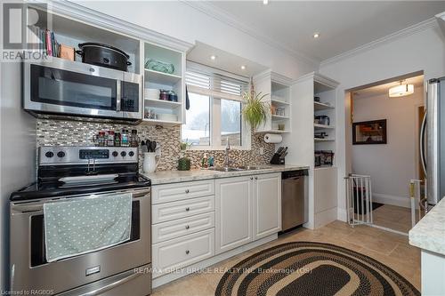 385 Princess Street, Georgian Bluffs, ON - Indoor Photo Showing Kitchen