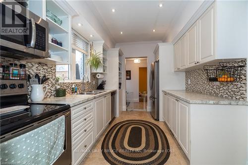 385 Princess Street, Georgian Bluffs, ON - Indoor Photo Showing Kitchen With Double Sink With Upgraded Kitchen