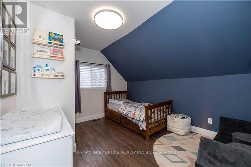 385 Princess Street, Georgian Bluffs, ON - Indoor Photo Showing Bedroom