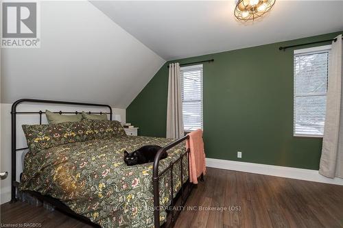 385 Princess Street, Georgian Bluffs, ON - Indoor Photo Showing Bedroom