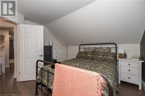 385 Princess Street, Georgian Bluffs, ON - Indoor Photo Showing Bedroom