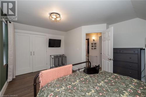 385 Princess Street, Georgian Bluffs, ON - Indoor Photo Showing Bedroom