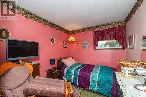 564 Municipal Road, South Bruce Peninsula, ON - Indoor Photo Showing Bedroom