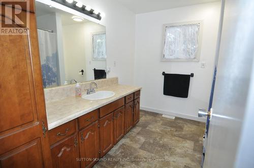 1905 8Th Avenue E, Owen Sound, ON - Indoor Photo Showing Bathroom