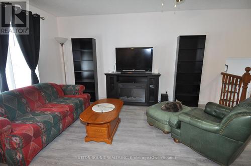 1905 8Th Avenue E, Owen Sound, ON - Indoor Photo Showing Living Room