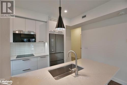 207 - 11 Beckwith Lane, Blue Mountains (Blue Mountain Resort Area), ON - Indoor Photo Showing Kitchen With Upgraded Kitchen