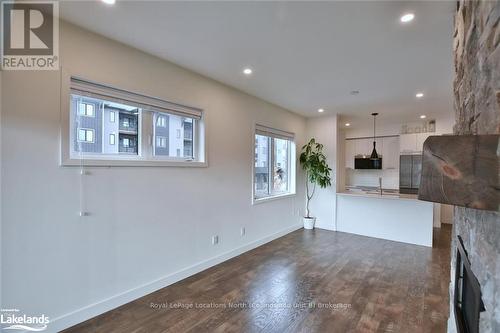 207 - 11 Beckwith Lane, Blue Mountains (Blue Mountain Resort Area), ON - Indoor Photo Showing Kitchen